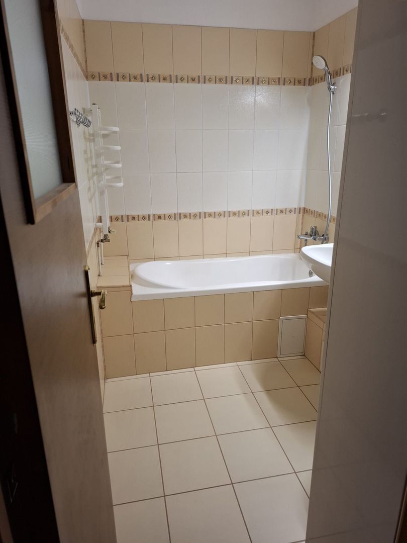 Soarelui | 3 Camere | Centrala proprie | 2 Clime | Bloc izolat | Rulouri El. - Poză 13