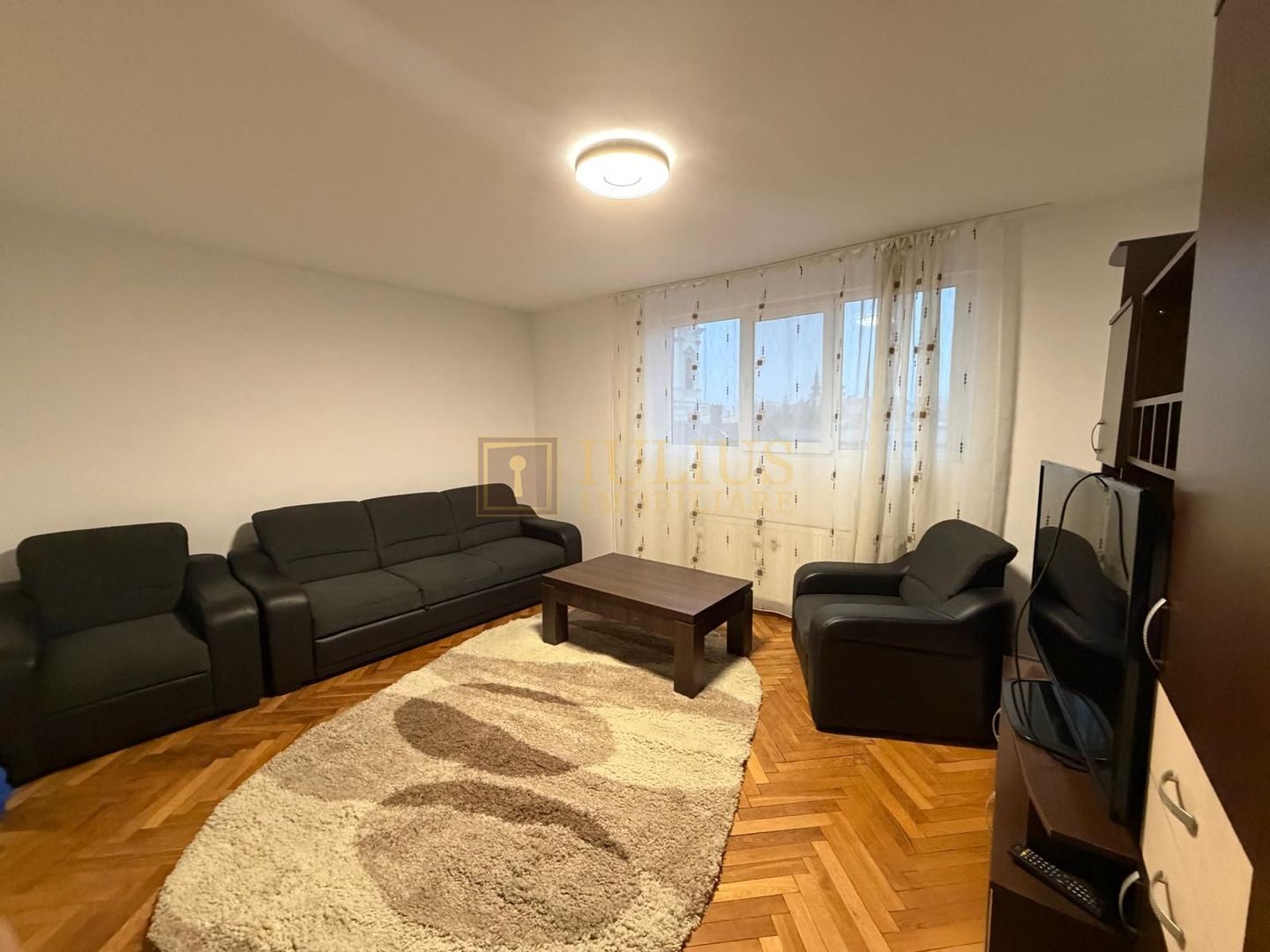 Piata Unirii; dormitor +birou;parcare privata si boxa (centrala proprie si ctr.) - Poză 2