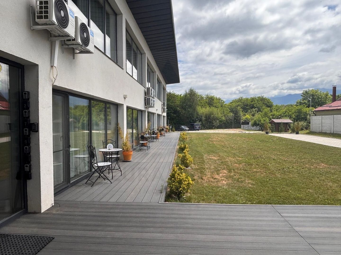 Pensiune PREMIUM 10 camere și Casă Individuală Valea Avrigului 4.600mp - Poză 1