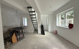 Casa rexeptionata in 2025 singura in curte - Poză 6
