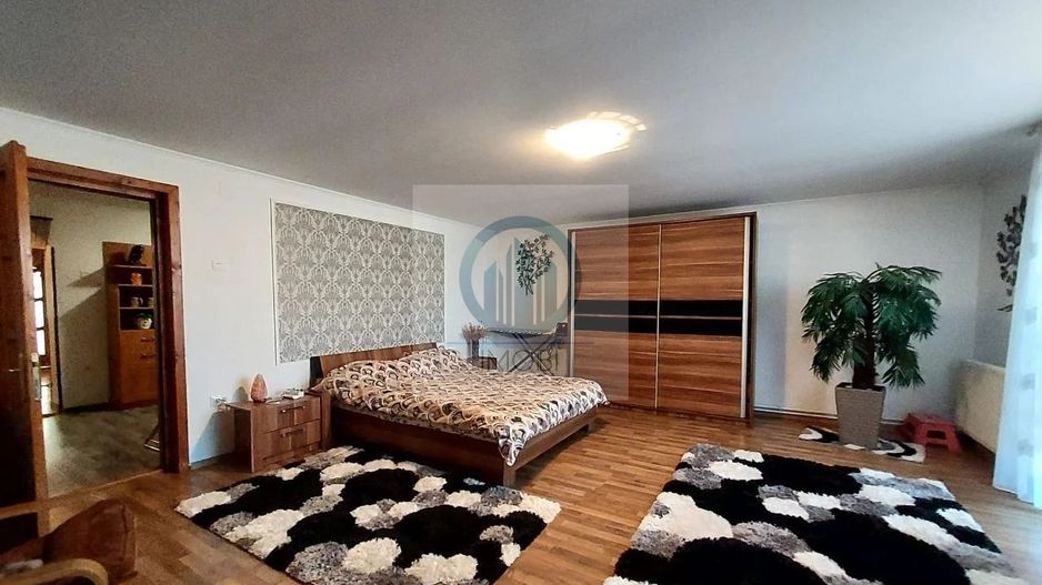 Vila Impresionanta în Deva–Construcție Solida 3 garaje inclus elevator - Poză 3