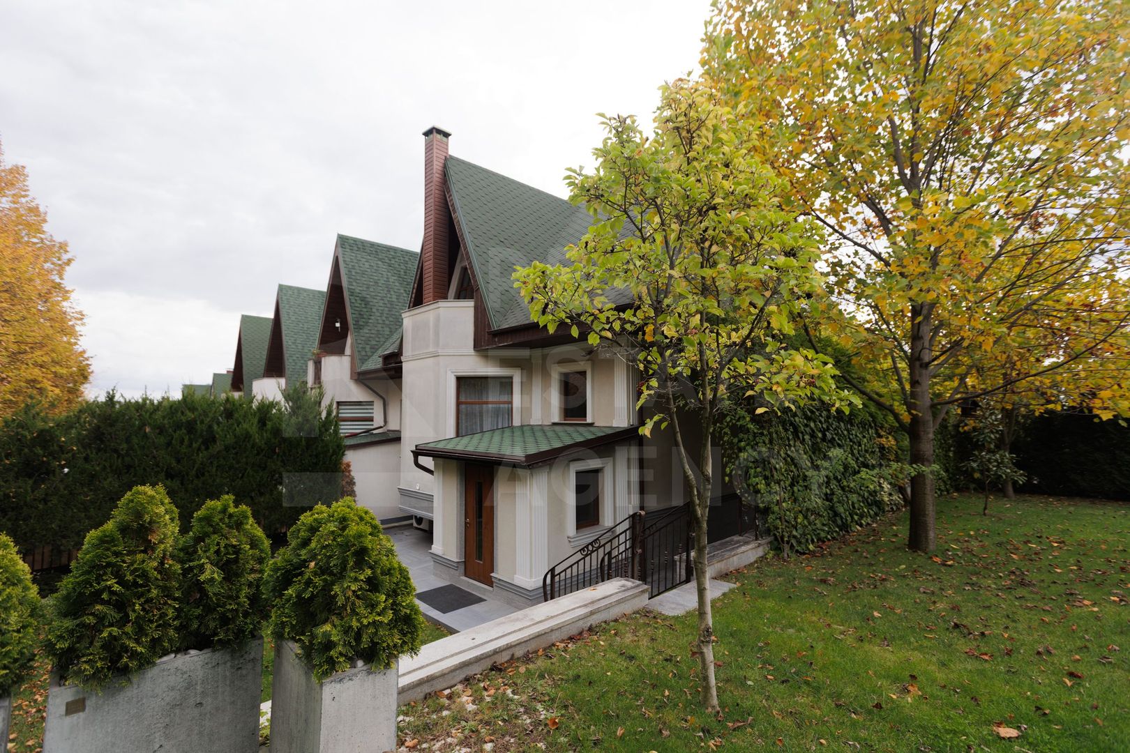 Vânzare, casă, 180 mp + 5 ari strada Calea Trușenilor ,Trușeni. - Poză 24