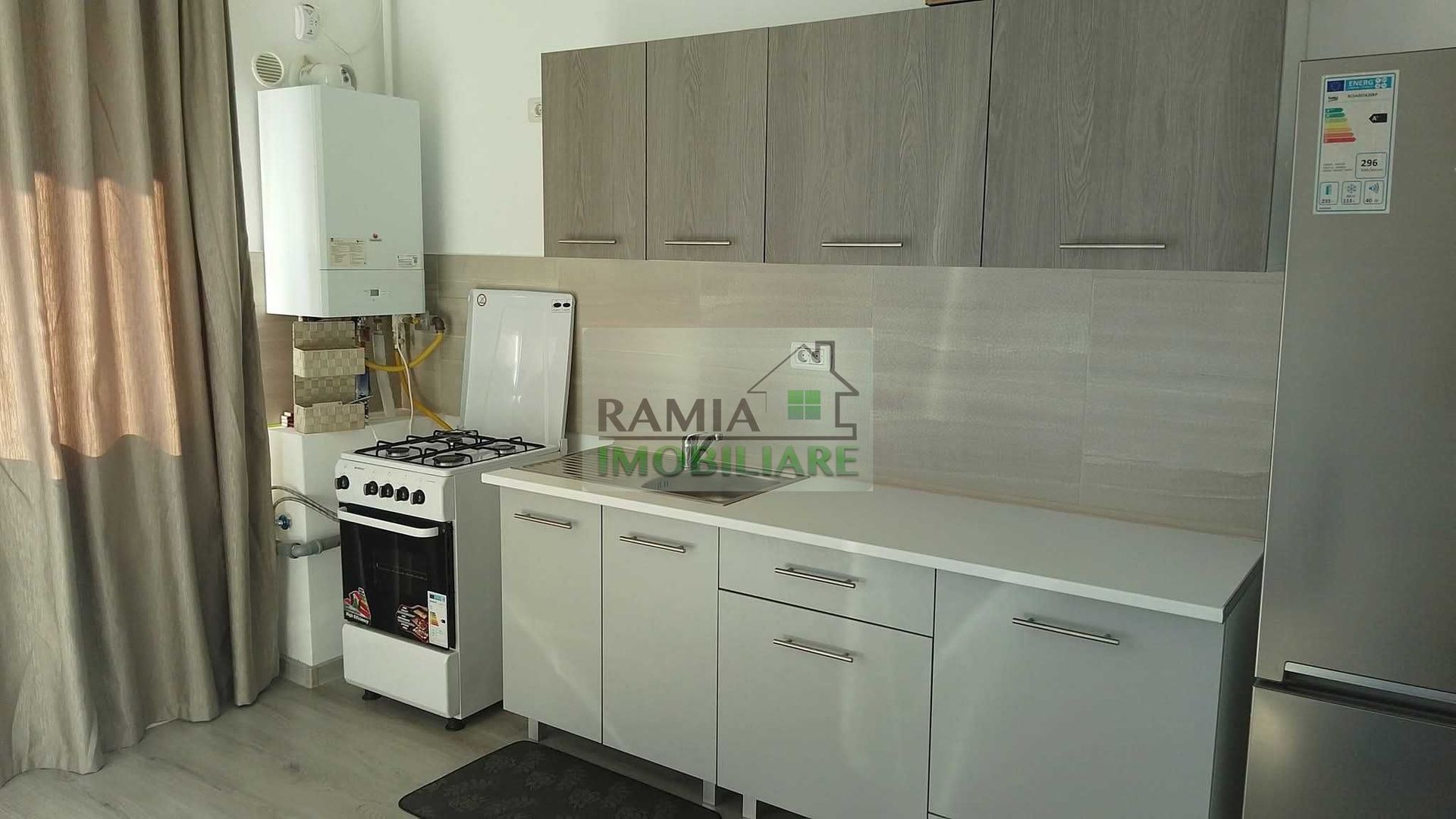 Studio decomandat, 51 mp, balcon 7 m, mobilat și utilat - Poză 4