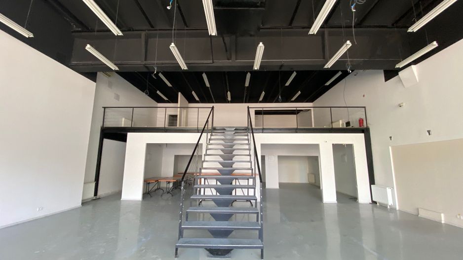 Spatiu comercial cu parcare - Poză 1