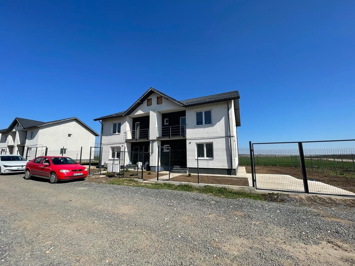 CASA TIP DUPLEX 4 CAMERE , TOATE UTILITATILE, FINALIZATA, COMISION 0% - Poză 1