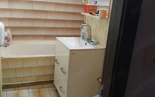 Apartament cu 3 camere ~ zona Rm. Sarat ~ etaj 3din4 ~ confort 1 - Poză 1