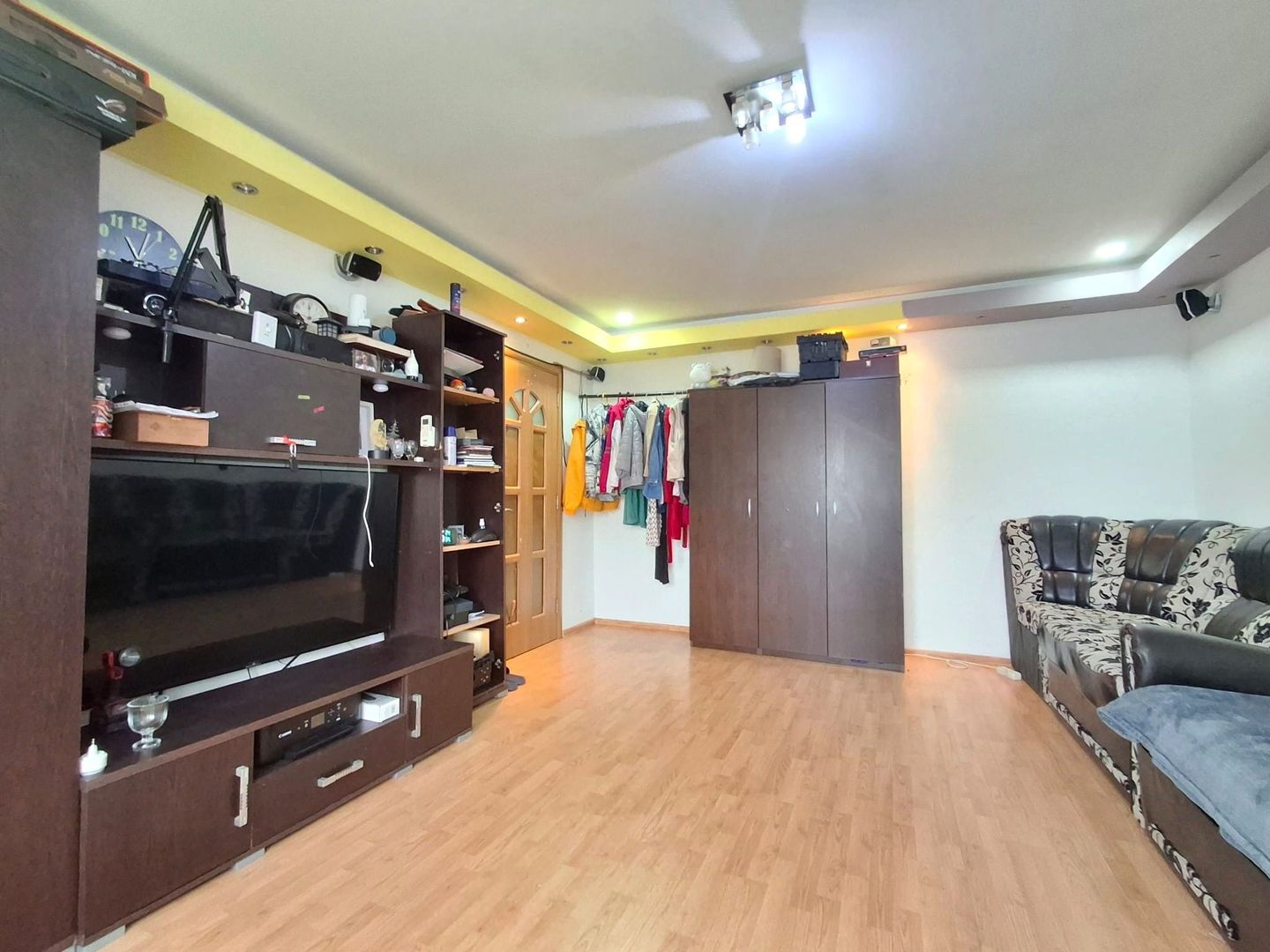 De Vanzare Apartament cu 3 camere  Mall Vitan imobil constr 1985-1990 - Poză 3