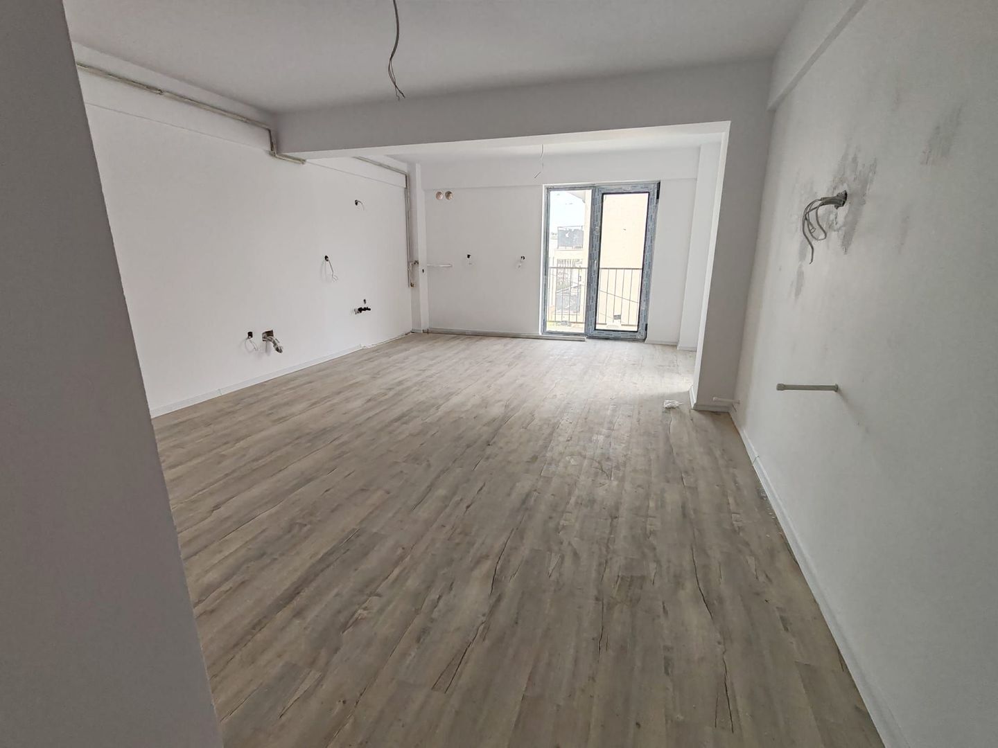 Ap.artament 1 camera, 42mp, 51680euro cu TVA-Bucium - Poză 1