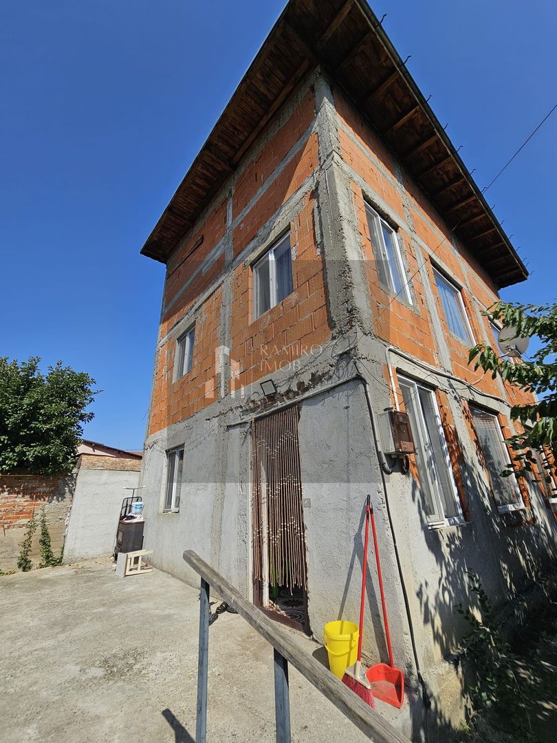 Casă P+1+Pod locuibil | Sector 2 | Curte 300 mp - Poză 1