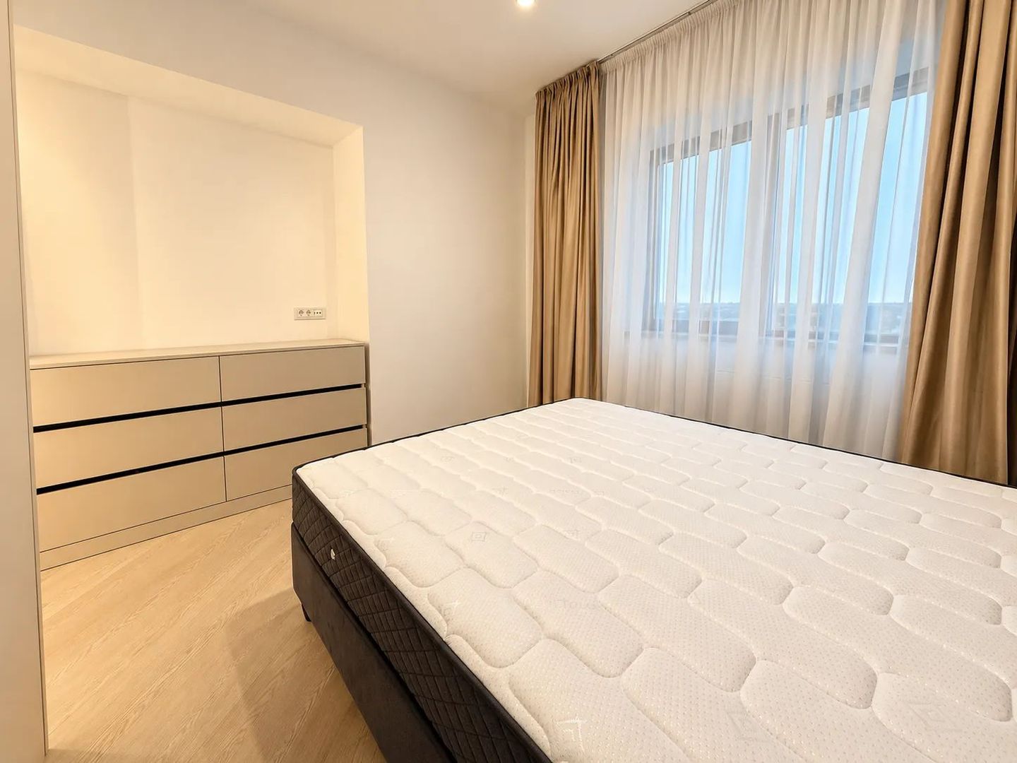 Cortina North || 2 camere || Mobilat la comandă || Vedere panoramică - Poză 8
