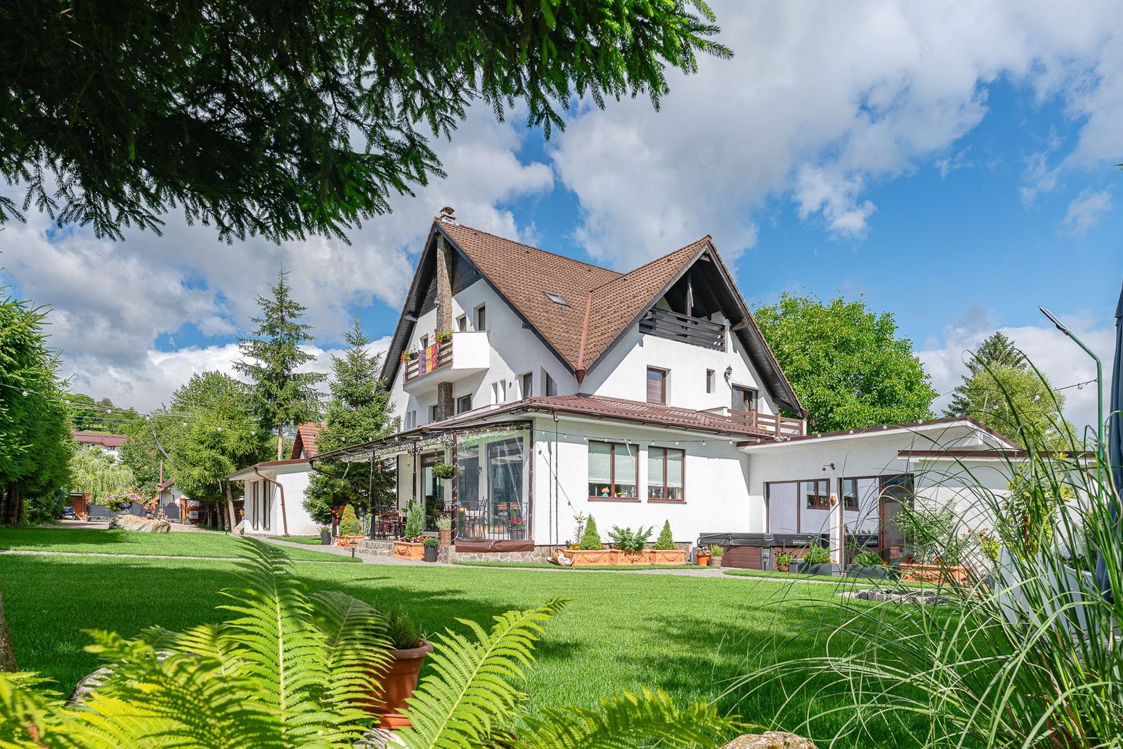 Pensiune de vânzare în Bran, cu rating 9.8 Booking și 4.9 Google - Poză 1