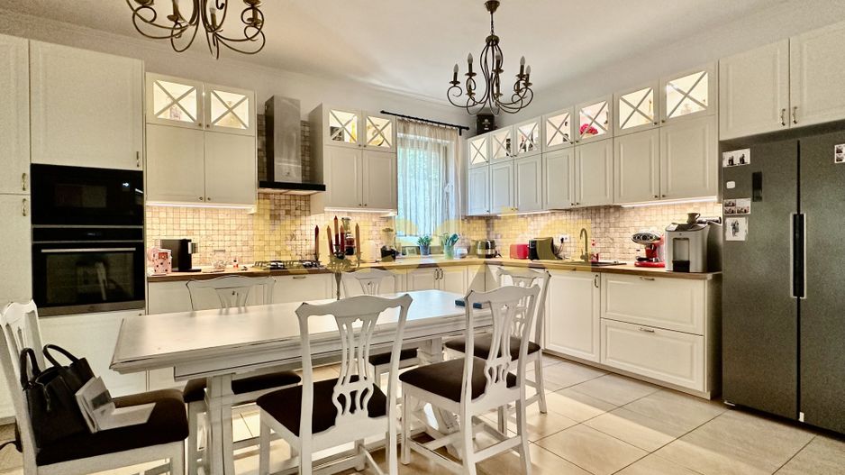 Vila care redefinește echilibrul între rafinament, spațiu și liniște - Poză 12