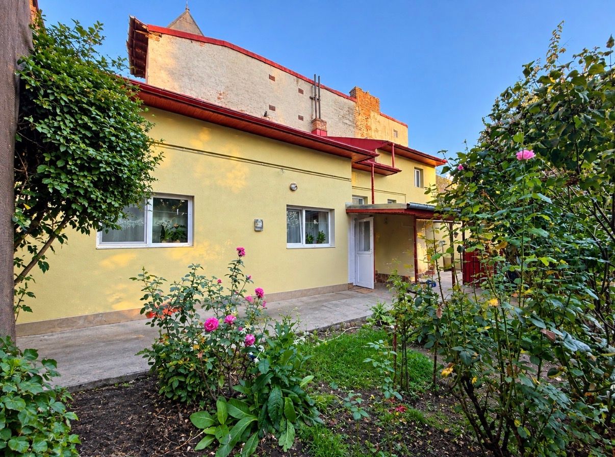 Căsuță interbelică în Cartierul Evreiesc | 225 mp teren | Curte liberă 135 mp - Poză 1