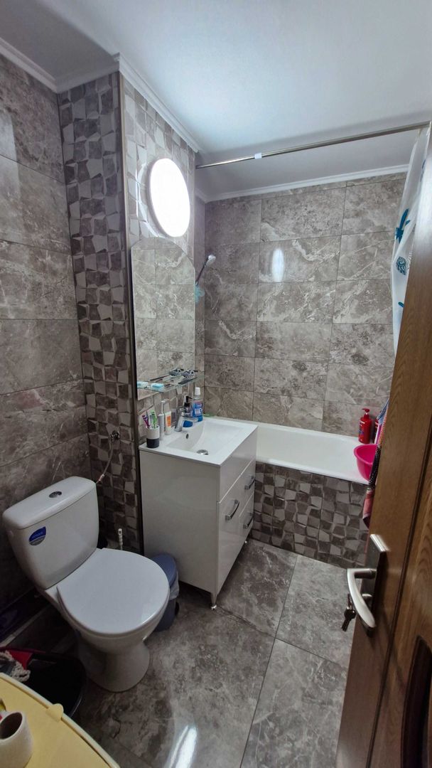 Vând apartament 3 camare - Poză 8