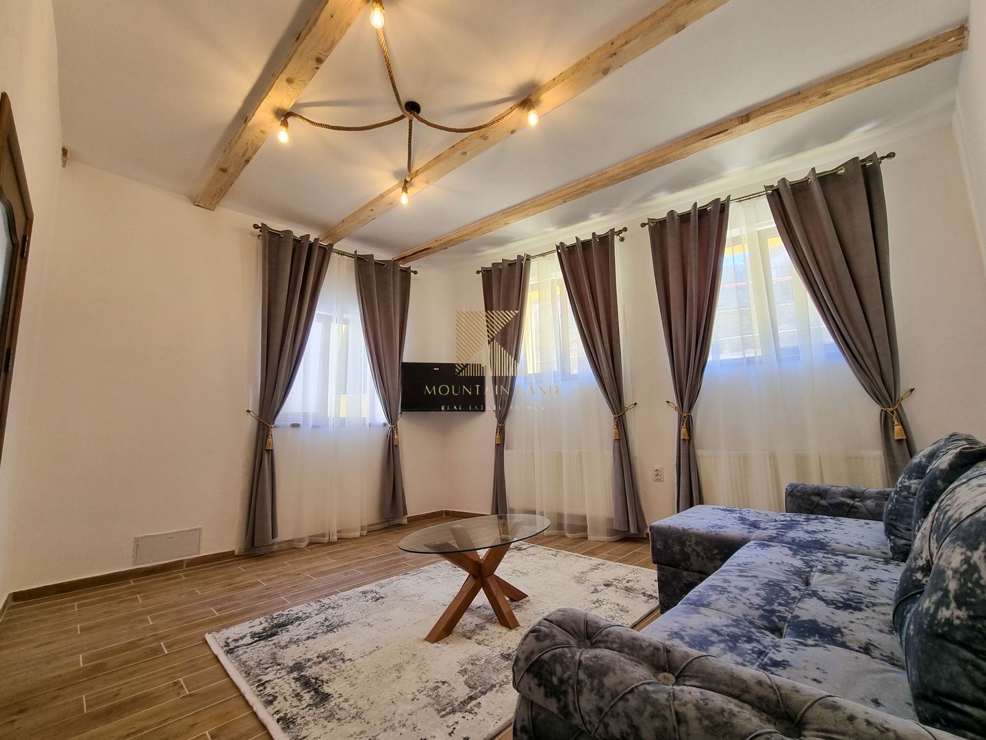 Casă individuală complet renovată, situată în centrul istoric al Brașo - Poză 10