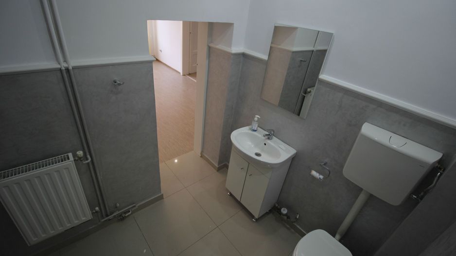 Spatiu birouri 4 camere, 2 băi,100 mp. zona centrală - Poză 7