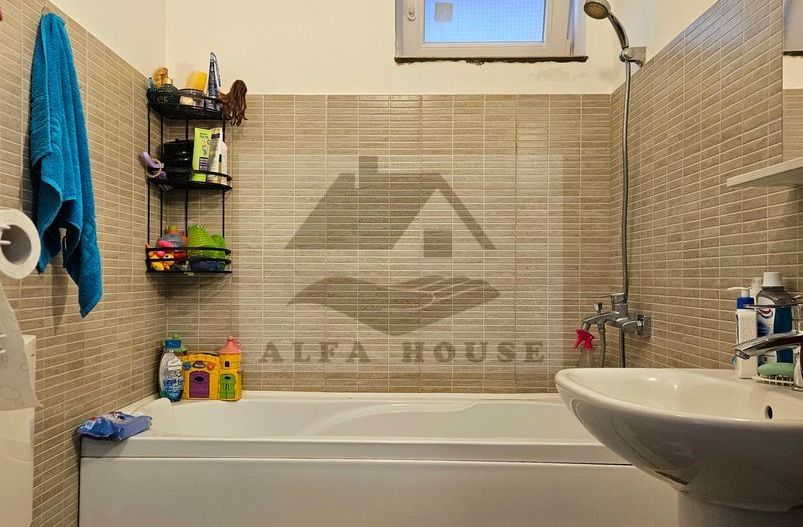 Oportunitate - Apartament cu trei camere in vila, zona Tractorul 70 mp - Poză 18