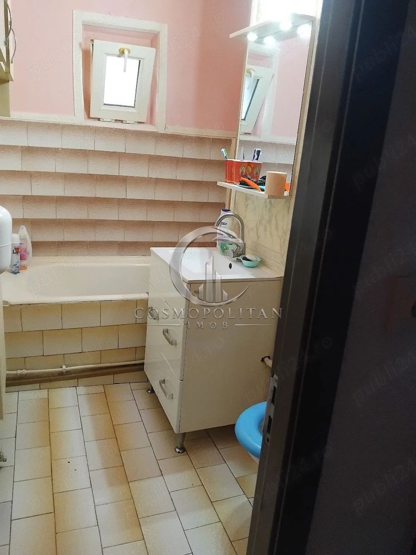 Apartament cu 3 camere ~ zona Rm. Sarat ~ etaj 3din4 ~ confort 1 - Poză 1