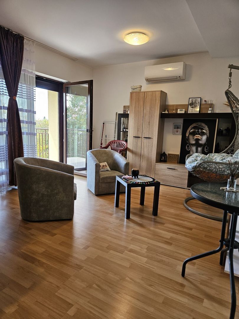 Freidorf | 3 Camere | Scara interioara | Loc de parcare inclus in pret. - Poză 1