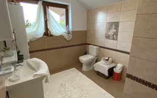 Vila  Frumoasa , individuala ,Sibiu ,7 camere , 5 Bai , mobilata ,utilata - Poză 59