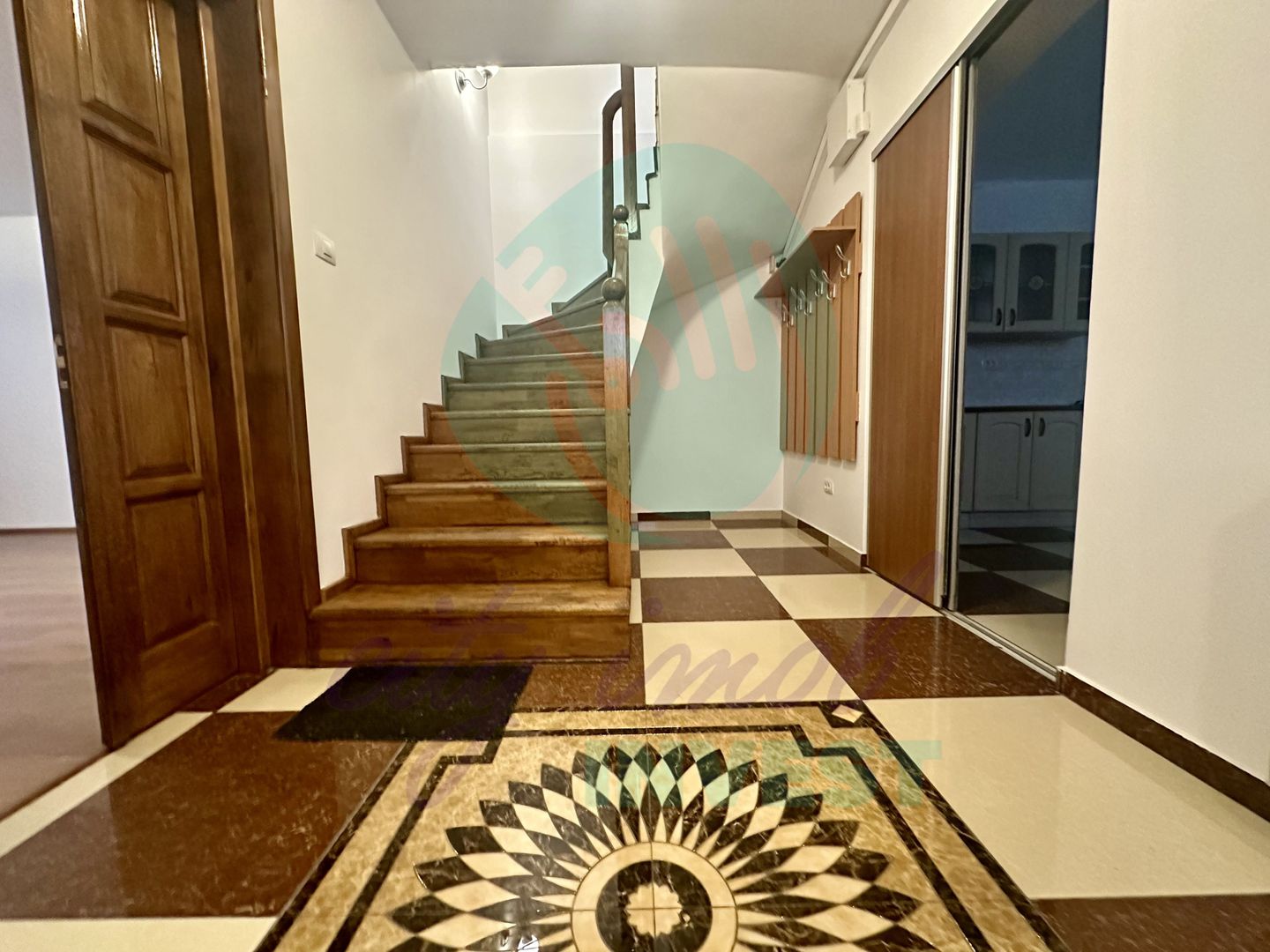 Casa eleganta si curte proprie de 71 mp in zona Plantelor - Poză 9