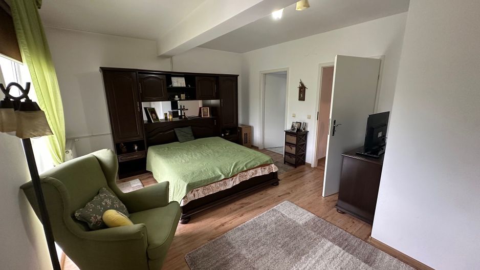 Casă / Vilă cu 5 camere zona Lunei - Poză 21