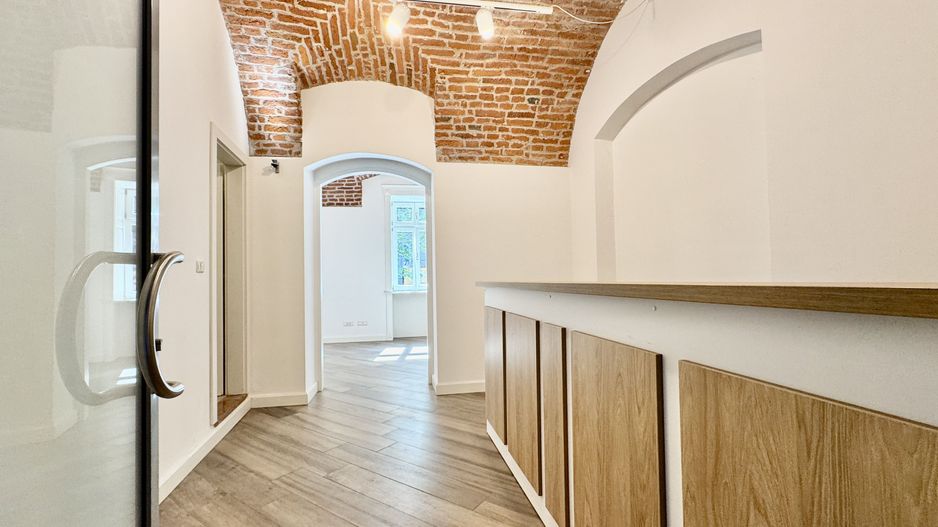 Spatiu birou in cladire istorica restaurata - Poză 5