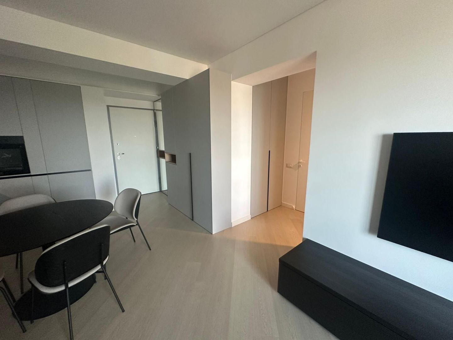Apartament 2 camere de inchiriat  cu parcare | Cortina North - Poză 2