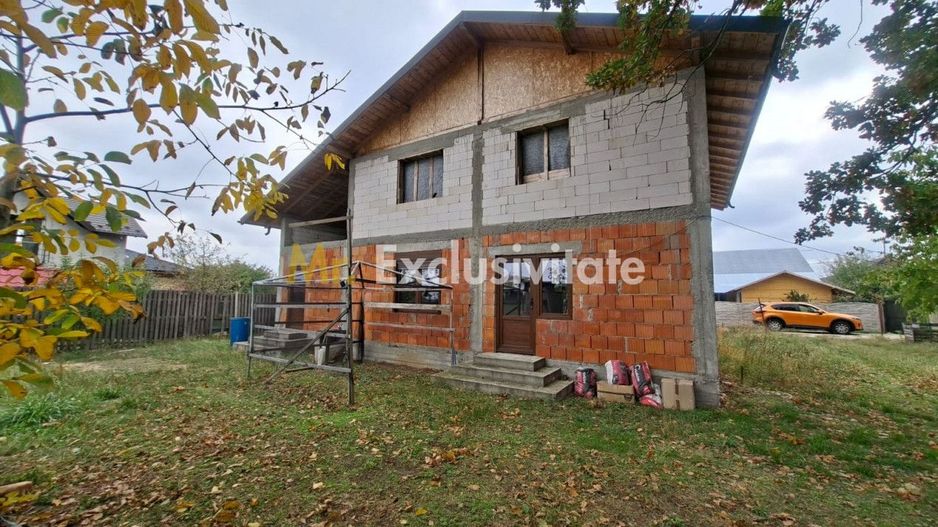 Casă Suseni-Cersani construcție solidă, teren 578 mp, zona superba - Poză 2