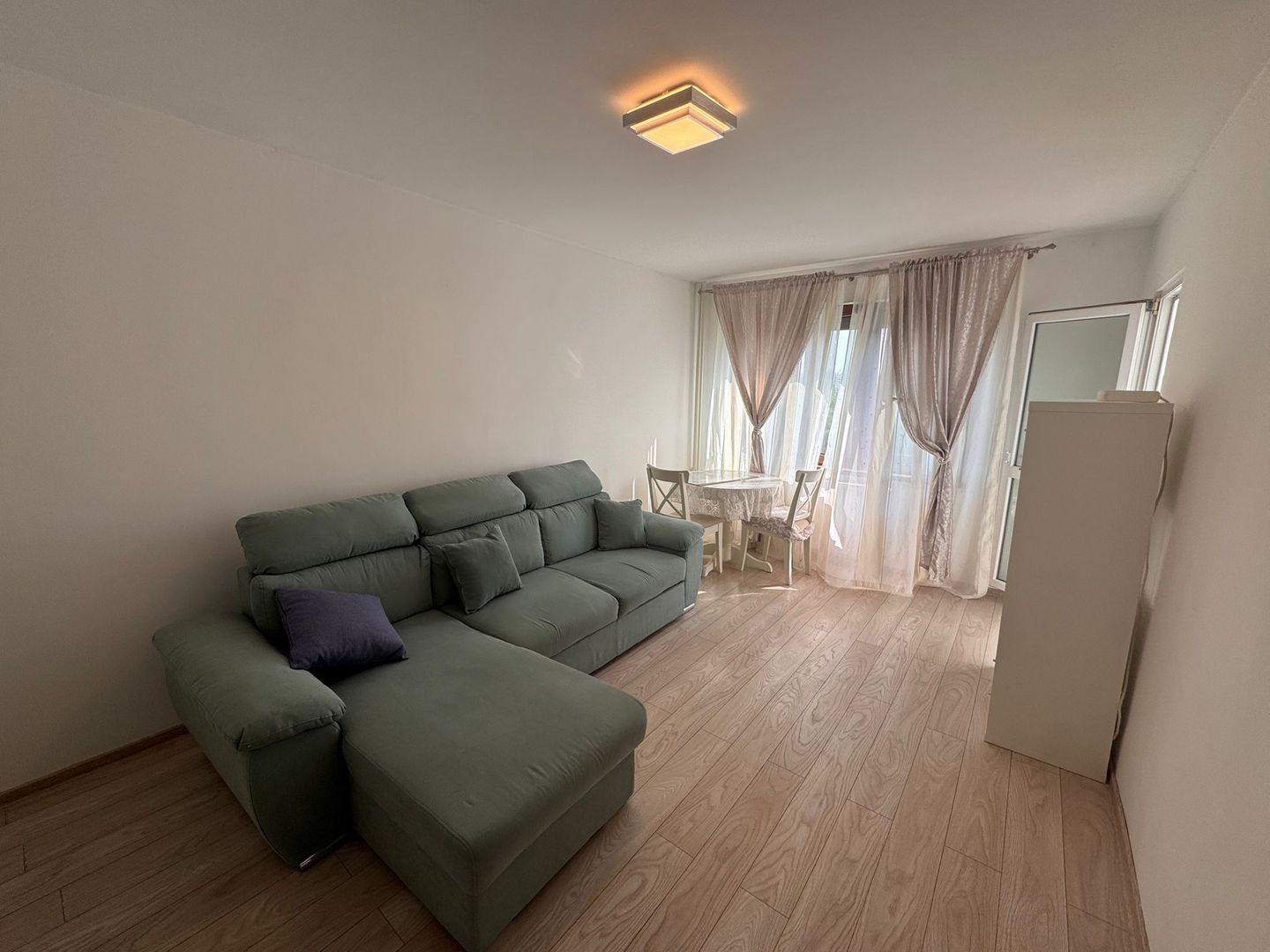 Costin Georgian Chisinau 2 camere 5/8 42 mp - Poză 1