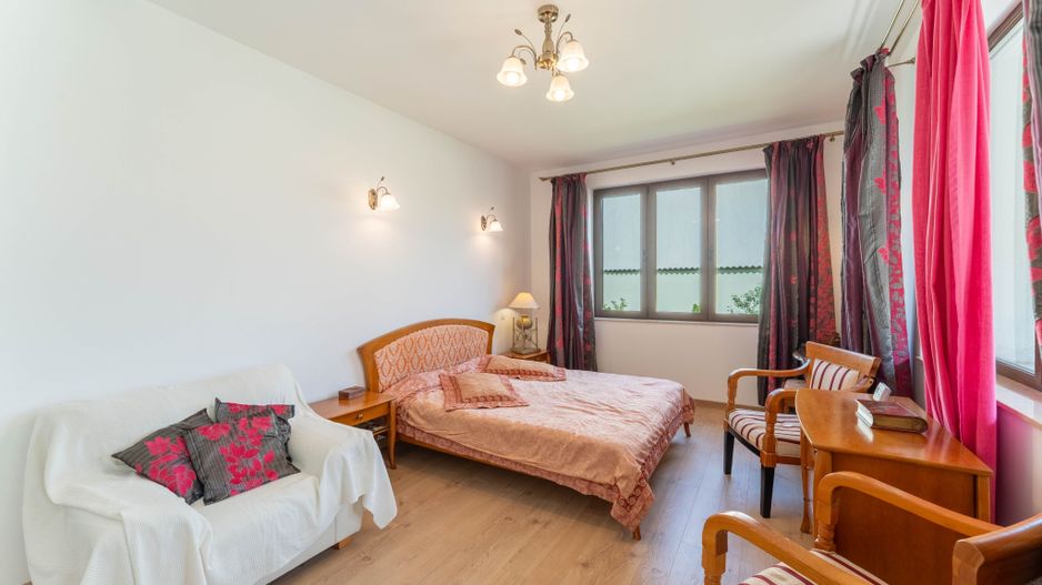 Oportunitate Rară | Proprietate Exclusivă în Izvor - Poză 4