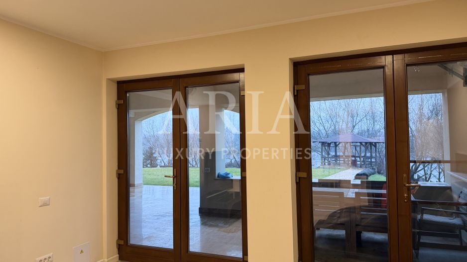 SNAGOV VILA | 36m DESCHIDERE LA LAC | PONTON 250mp | JACUZZI | SPA | BOWLING - Poză 22