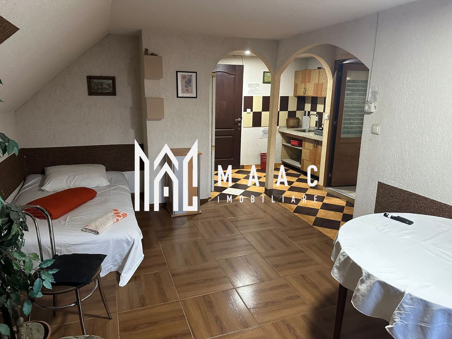 Casa cu 4 apartamente | 9 camere | Curte si Gradina - Poză 2
