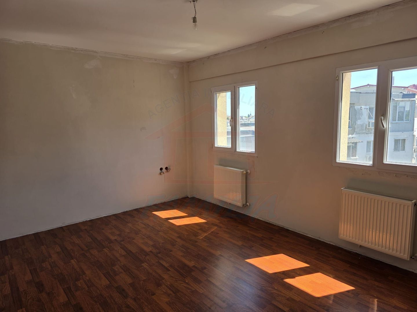Vanzare apartament cu 3 camere, zona(General), sup. 98 mp, pret 125000 - Poză 4