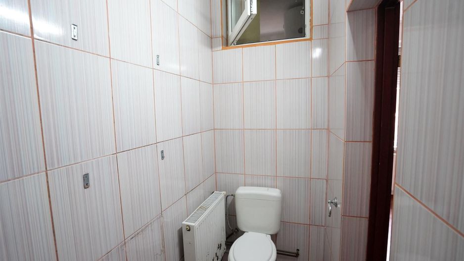 CASA LA CURTE COMUNA ZONA CENTRALA - Poză 8