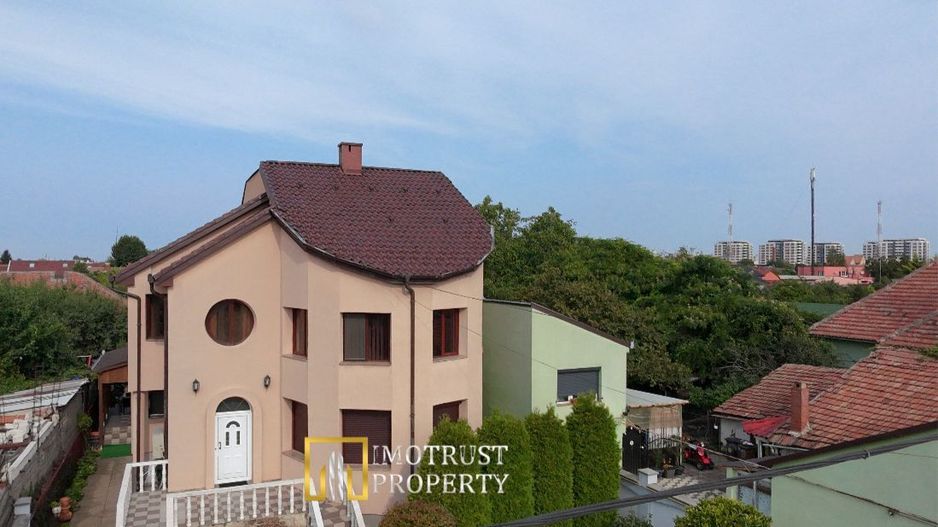 🏡 VILA DEOSEBITĂ DE VÂNZARE ÎN ARAD – ZONA CENTRALĂ - Poză 1