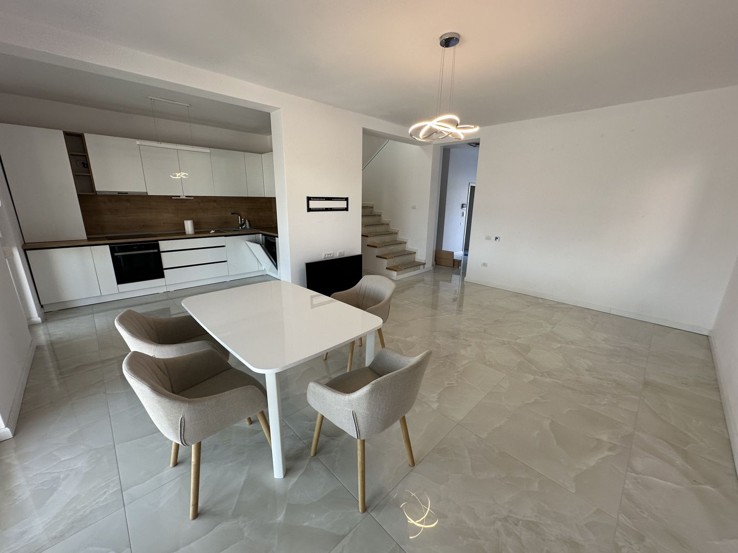 Duplex despărtit  prin garaj zona Ikea - Poză 6