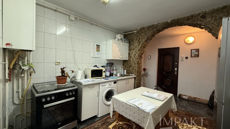 Apartament 2 Camere decomandate, etaj intermediar, zona Primaverii - Poză 1