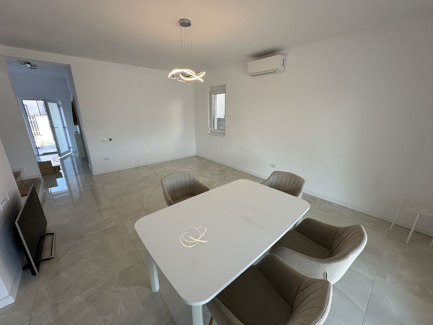 Duplex despărtit  prin garaj zona Ikea - Poză 5