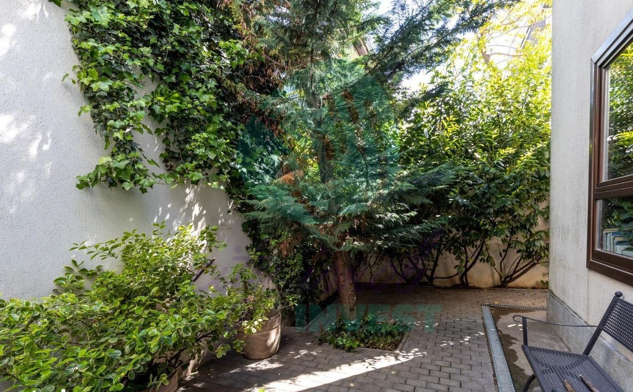 CASA ART-DECO CONSOLIDATA in 2011 cu gradina de 160 mp - Poză 23