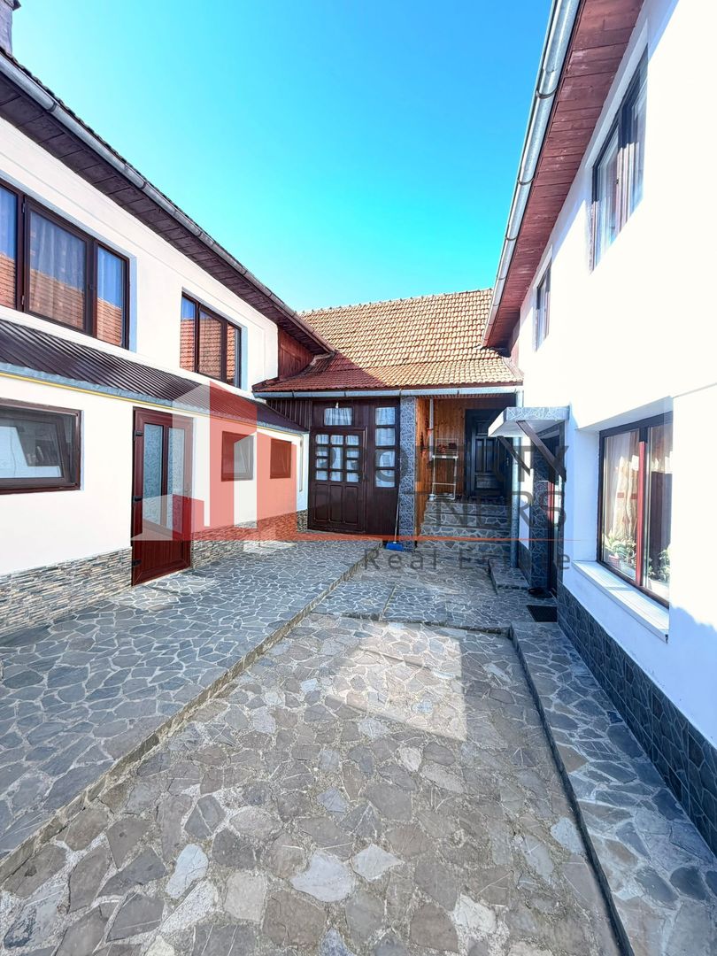 Casă tradițională cu 1800 mp teren  în Sohodol, Bran | Priveliște superba - Poză 6