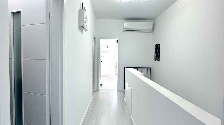 Casă înșiruită cu 4 camere, complet mobilată și utilată |Săcălaz| - Poză 3