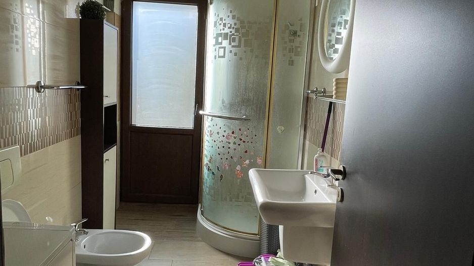 Apartament cu 2 camere, curte și loc de parcare - Poză 7
