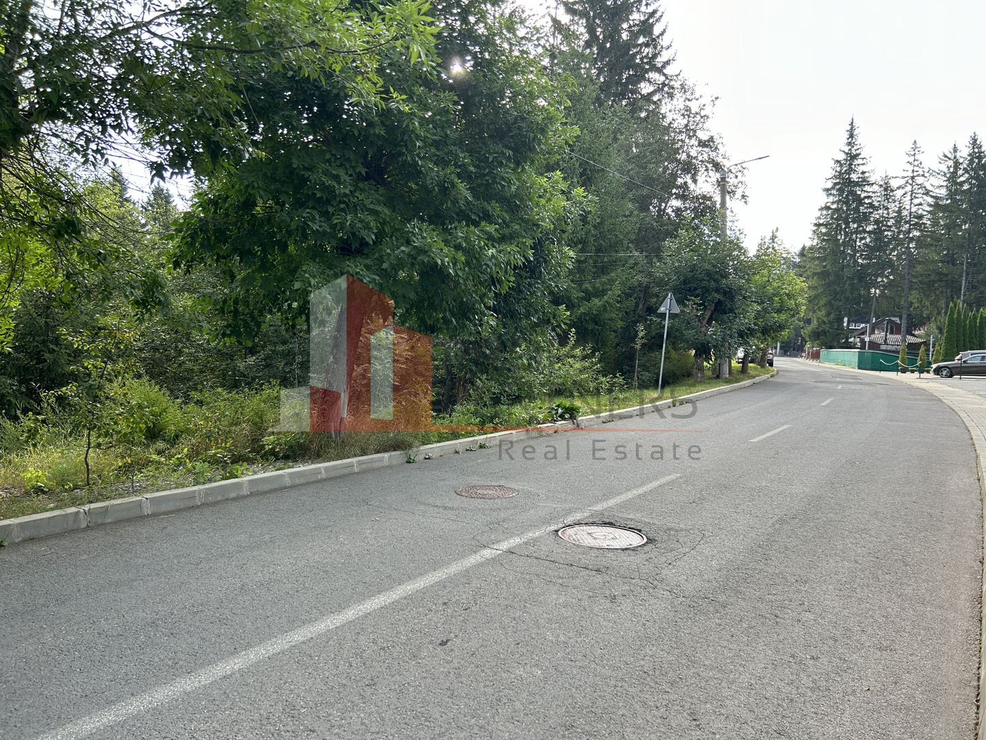 Teren generos de 8.267 mp în Predeal, Strada Nicolae Bălcescu. - Poză 1