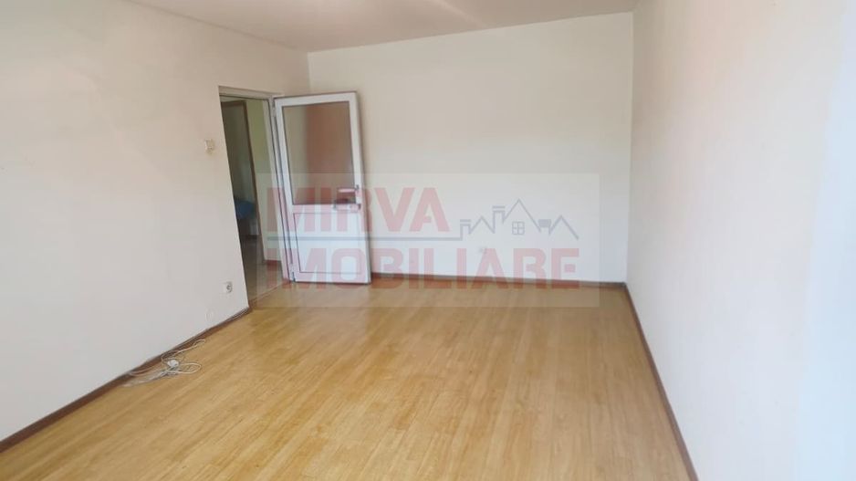 Vanzare apartament 2 camere decomandat, Malu Rosu, parter inalt - Poză 2
