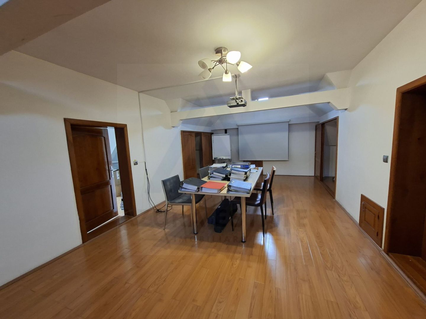 Spatiu birouri casa individuala curte proprie 9 birouri Selimbar - Poză 11