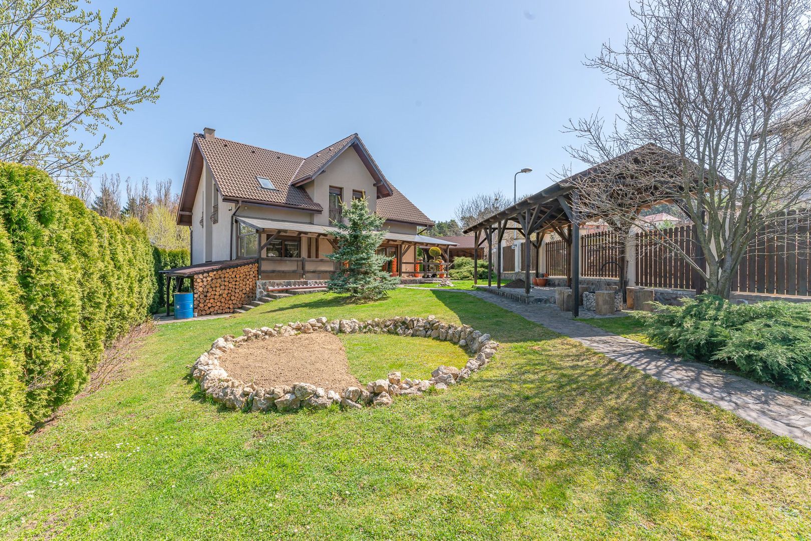 Casa Sacele amplasata in vecinatatea padurii cu pompa de caldura - Poză 31