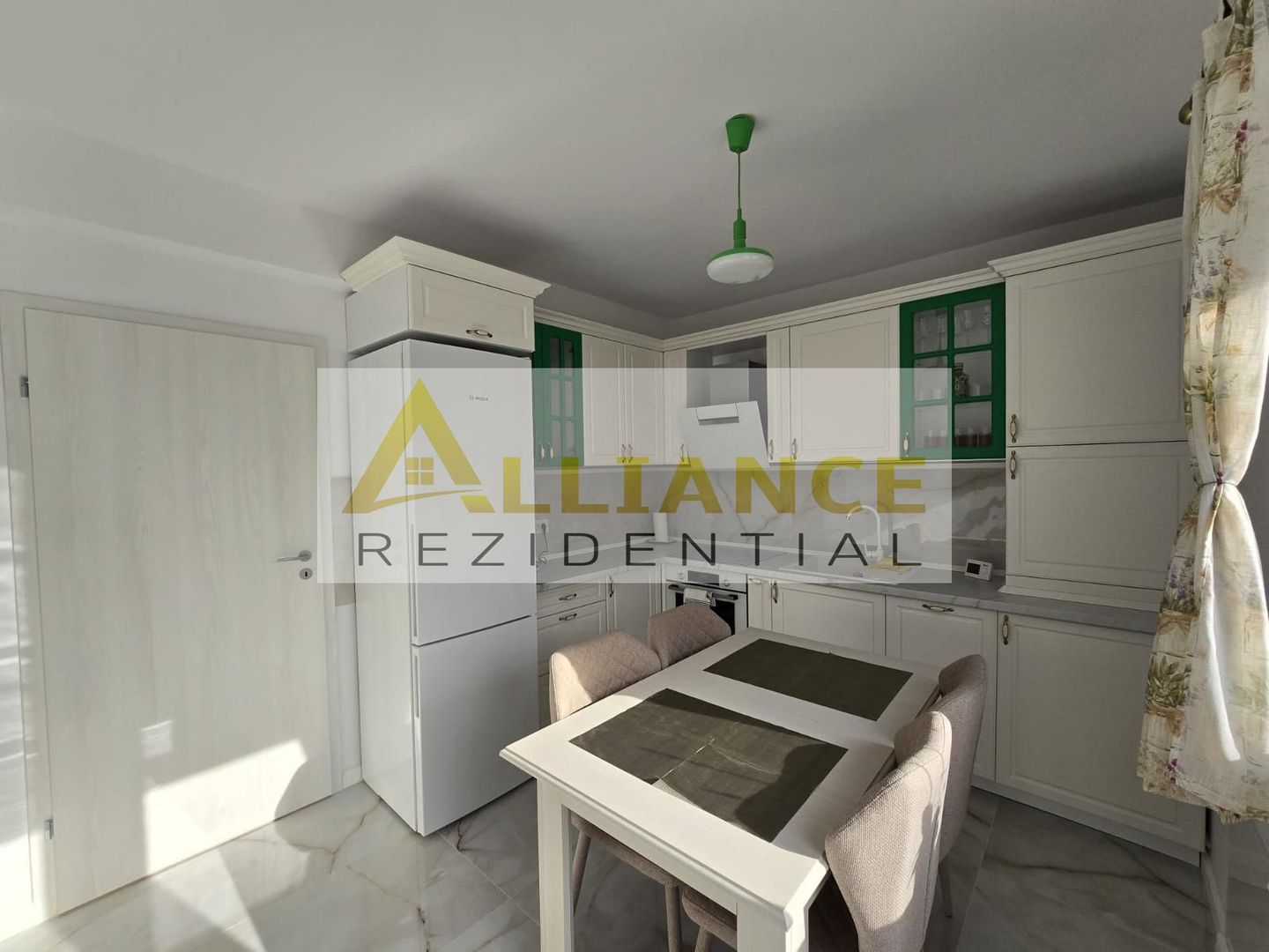 Casa parter- pod- beci- placa de beton- bucatarie inchisa - Poză 5