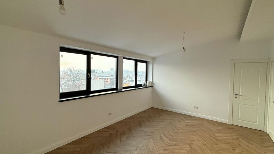 APARTAMENNT MANSARDA  BLOC NOU ZONA DOMENI - Poză 2