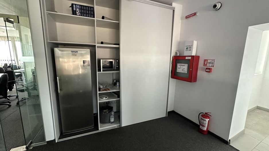 Spațiu  inchiriat   birouri   316 mp - Poză 12